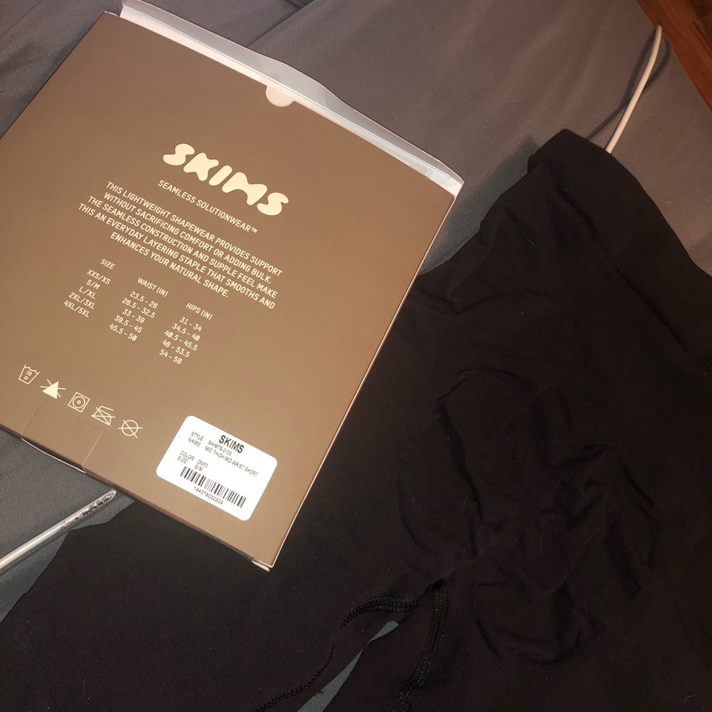 Skims Sculpting Short Mid thigh